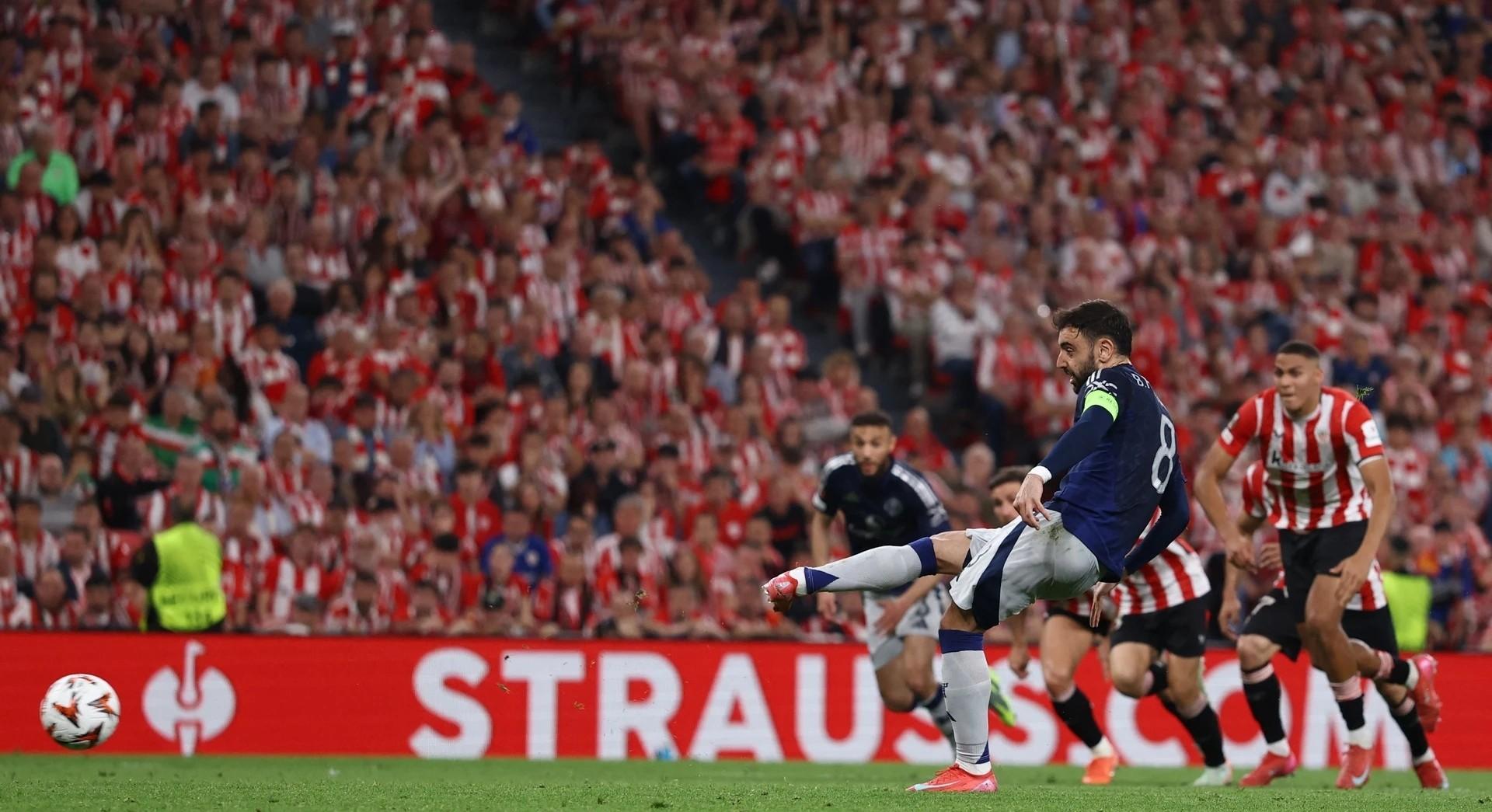 曼联主场大捷，球员赛后激动庆祝胜利，设备经济专业程序质量.的简单介绍开云棋牌平台