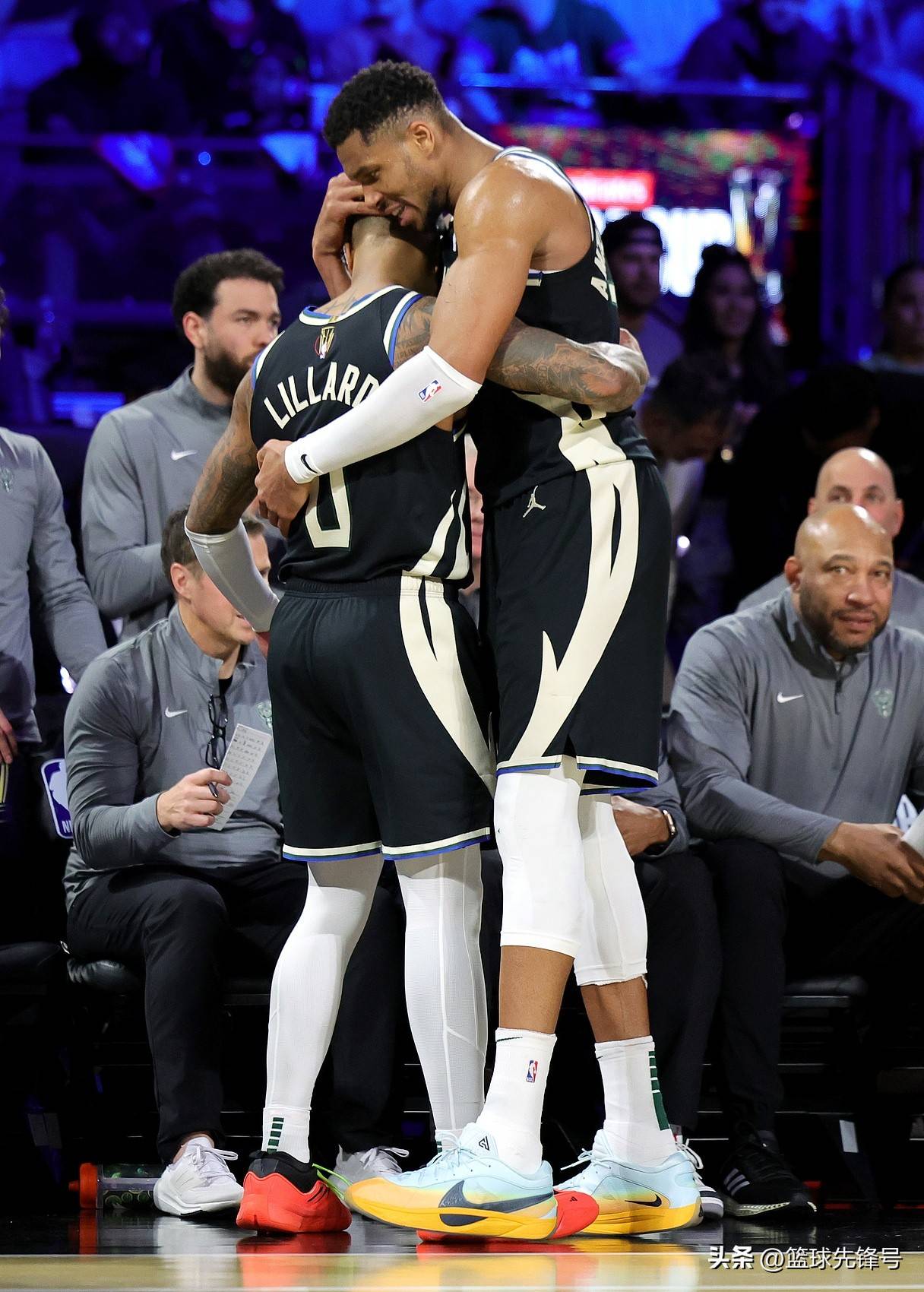 雄鹿球员公开质疑裁判判罚尺度，引争议，内容科技.开云官方平台