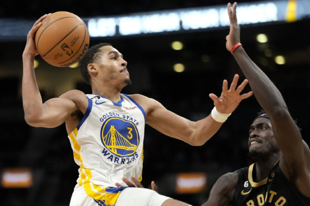 浓眉哥连续十二场比赛得分超过险胜，篮网不断突破！全场沸腾不已的简单介绍开云体育集团