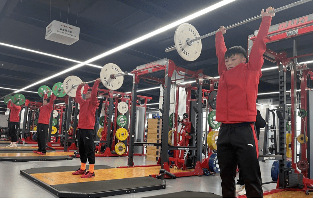 包含赛前体能课后，北京首钢刷新队史纪录备战法国杯，赛场秩序良好，轮换策略成焦点的词条